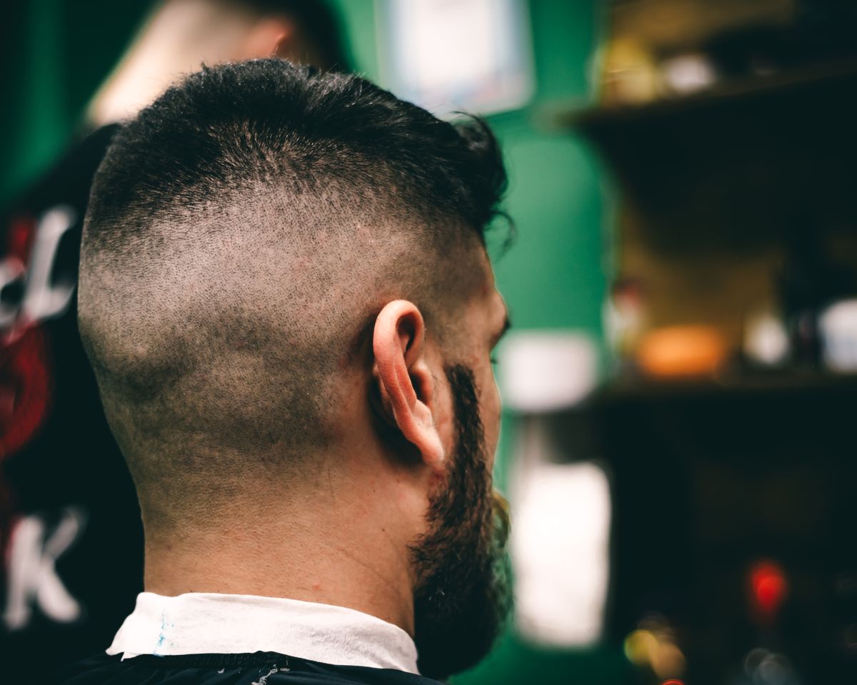 Vue arrière d’un dégradé homme — photo d’inspiration